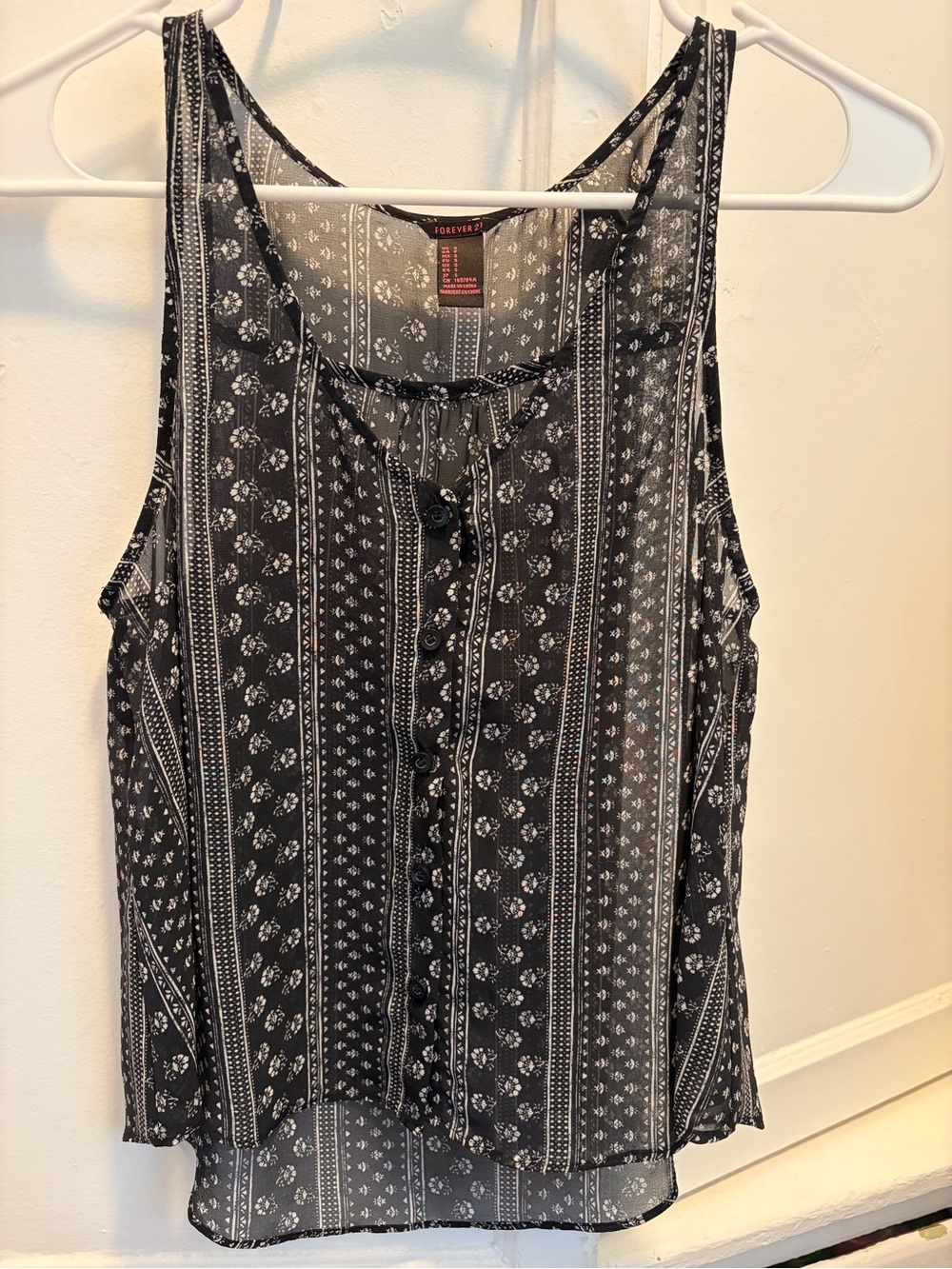 Forever 21 Black and White Button-Front Printed Tank Size S
